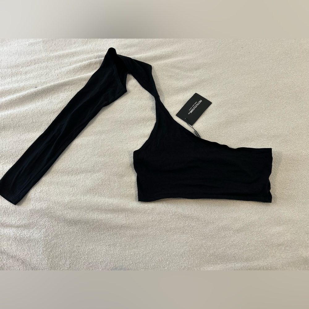 PrettyLittleThing Black One Shoulder Crop Top NWT US 8 Asymmetric
